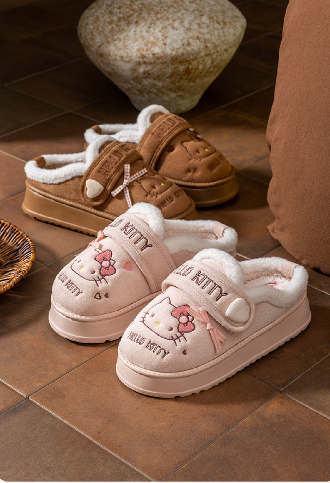 Hello Kitty Cozy Bow Slippers